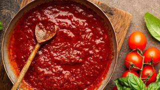 La salsa de tomate que arrasa en Euskadi: Karlos Arguiñano explica el truco para que salga exquisita