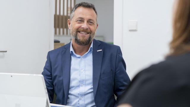 Koldo Unanue durante la entrevista con Crónica Vasca en la sede de Agile Content en Bilbao.
