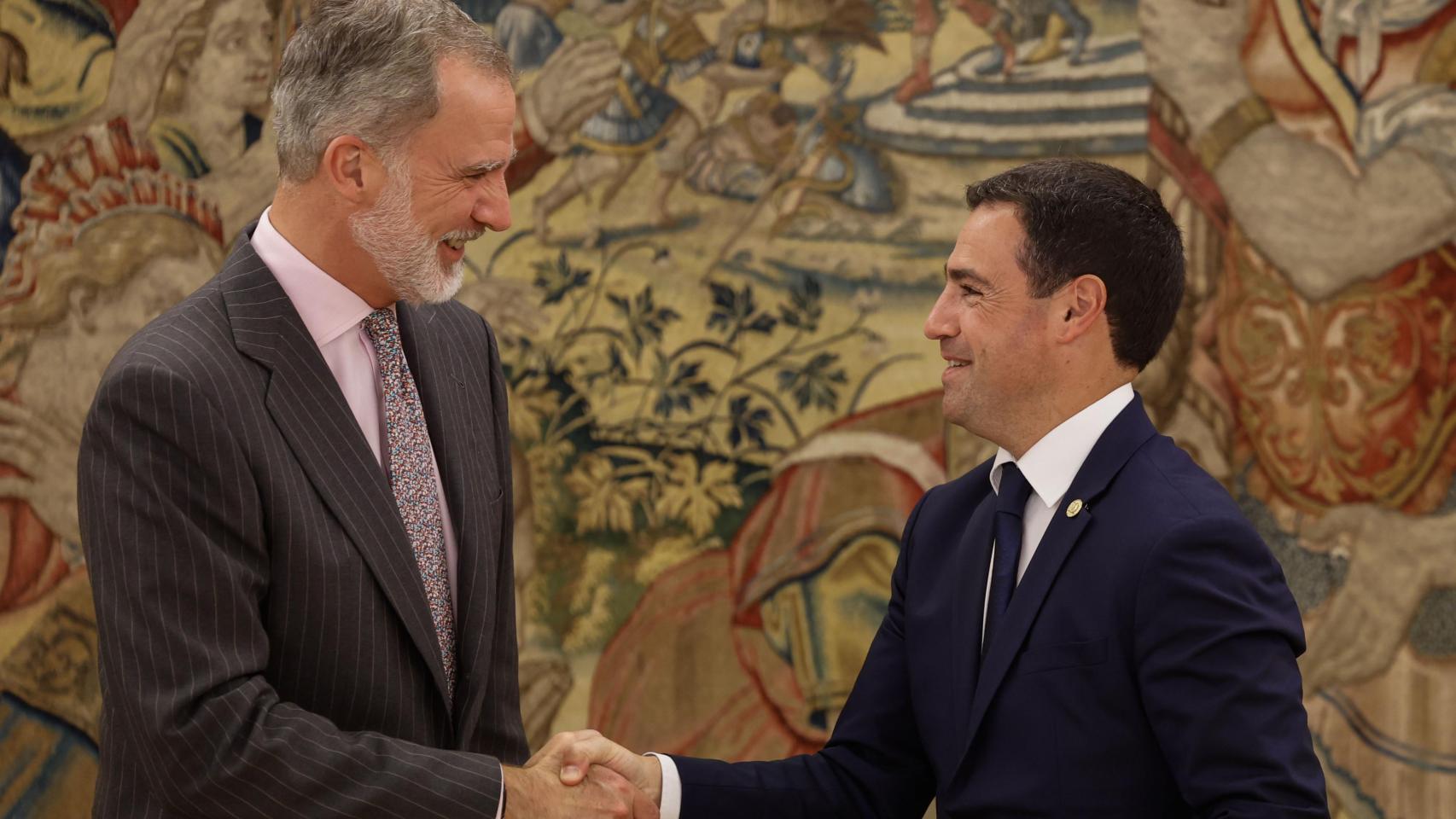 Felipe VI recibe al lehendakari, Imanol Pradales, en la Zarzuela