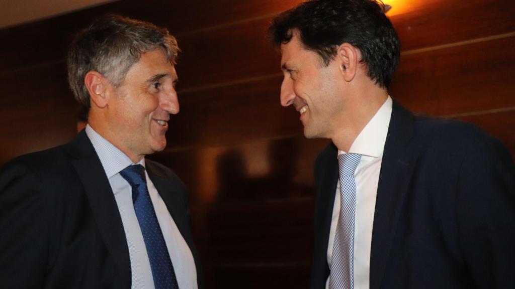 El presidente de BasqueFIK, Jon Ander de las Fuentes, con el consejero de Hacienda y Finanzas, Nöel D'Anjou.