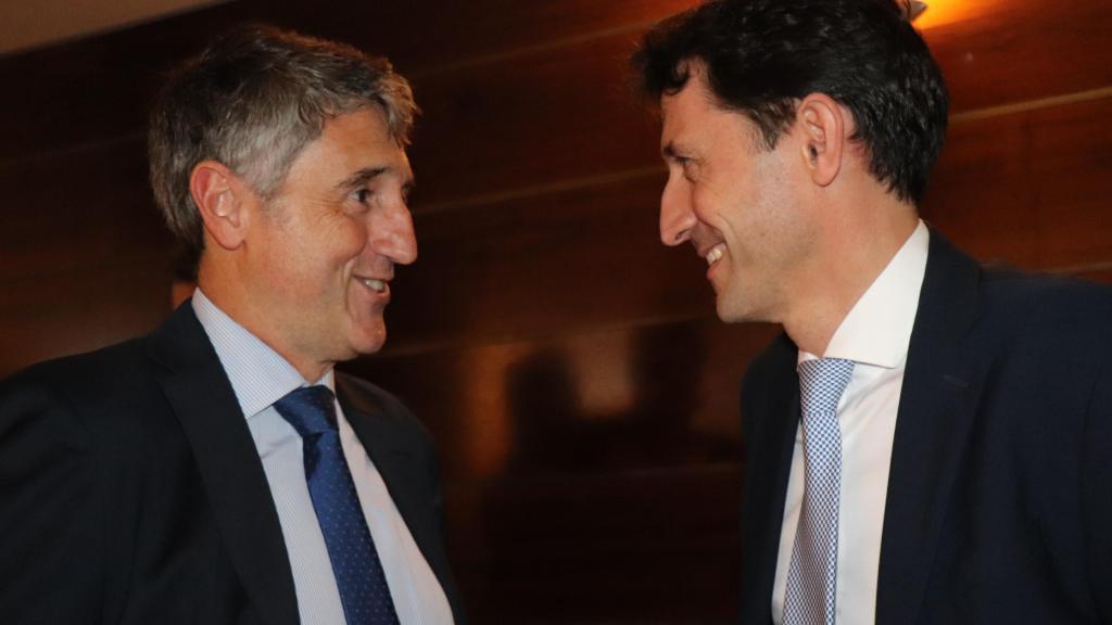 El presidente de BasqueFIK, Jon Ander de las Fuentes, con el consejero de Hacienda y Finanzas, Nöel D'Anjou.