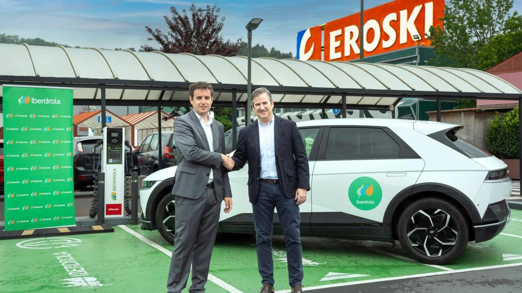 Eroski e Iberdrola instalarán mil puntos de recarga para vehículos eléctricos en su red de supermercados