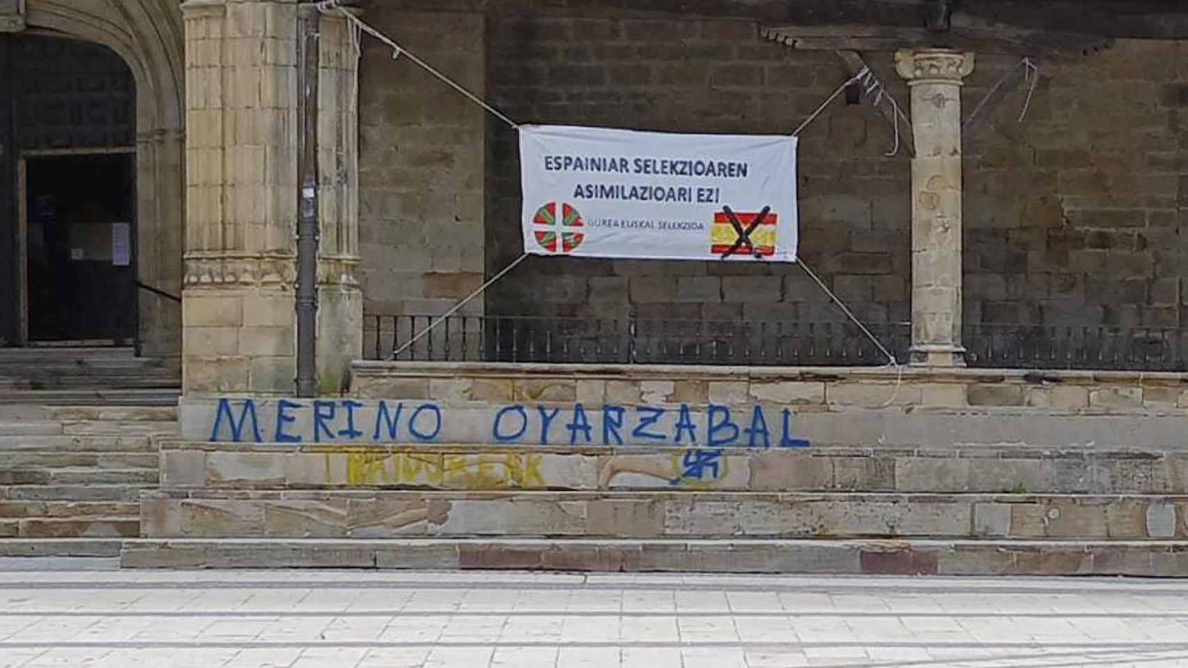 Las pintadas y pancartas contra Merino y Oyarzabal en Elorrio.