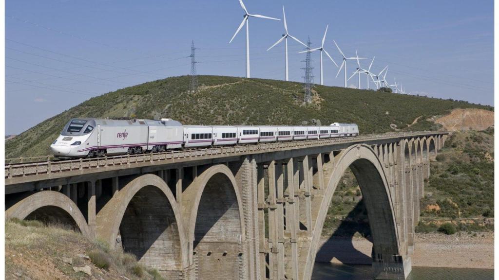 Un tren de Talgo de Renfe / X