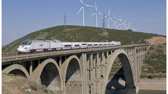 Un tren de Talgo de Renfe / X