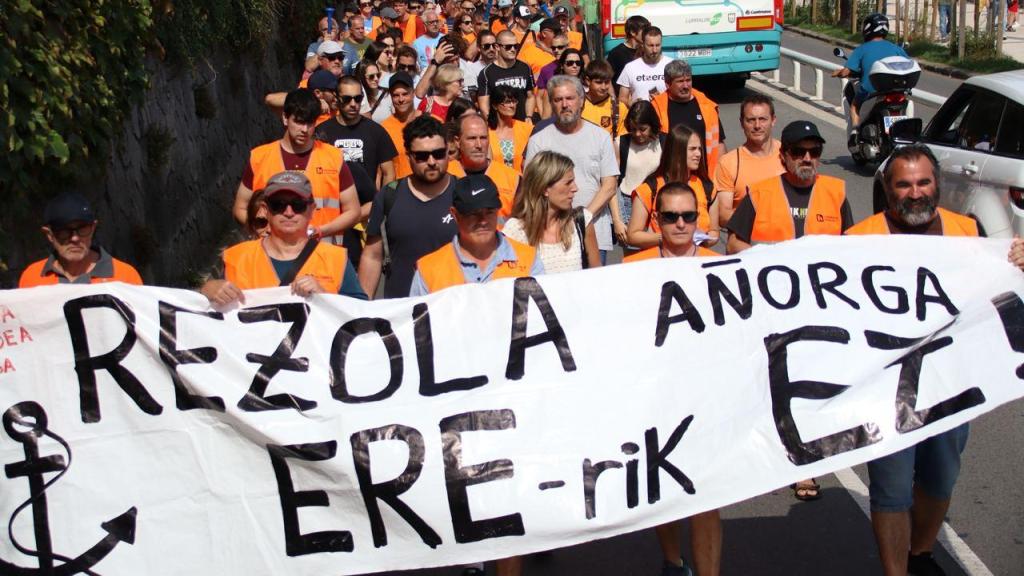 Los trabajadores de la planta guipuzcoana de Heidelberg Materials, durante la jornada de huelga.