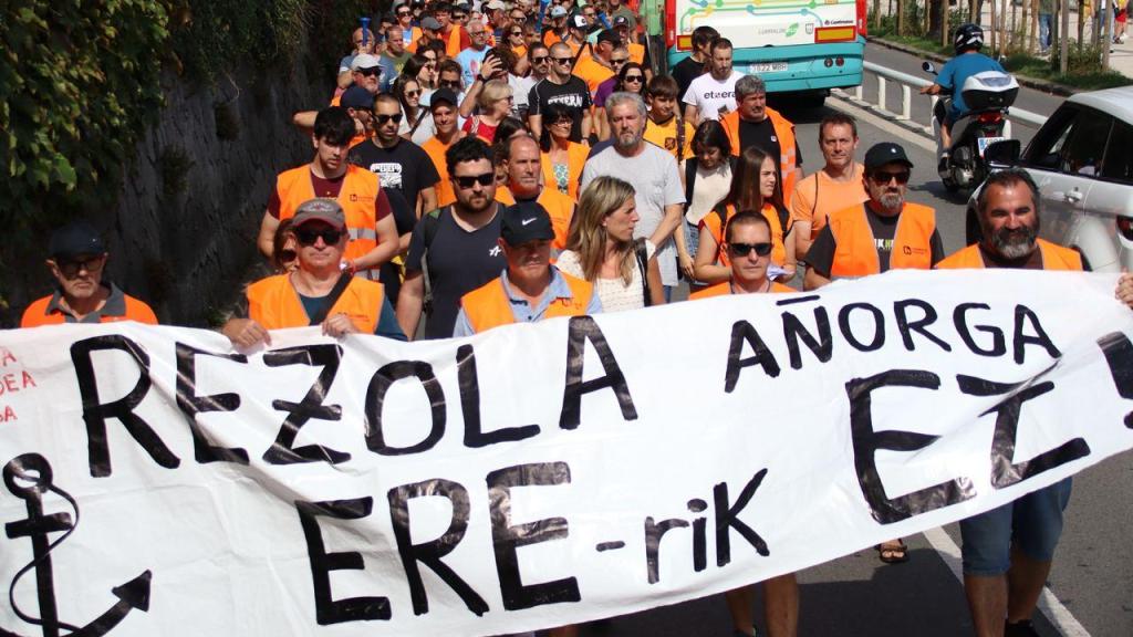 Los trabajadores de la planta guipuzcoana de Heidelberg Materials, durante la jornada de huelga.