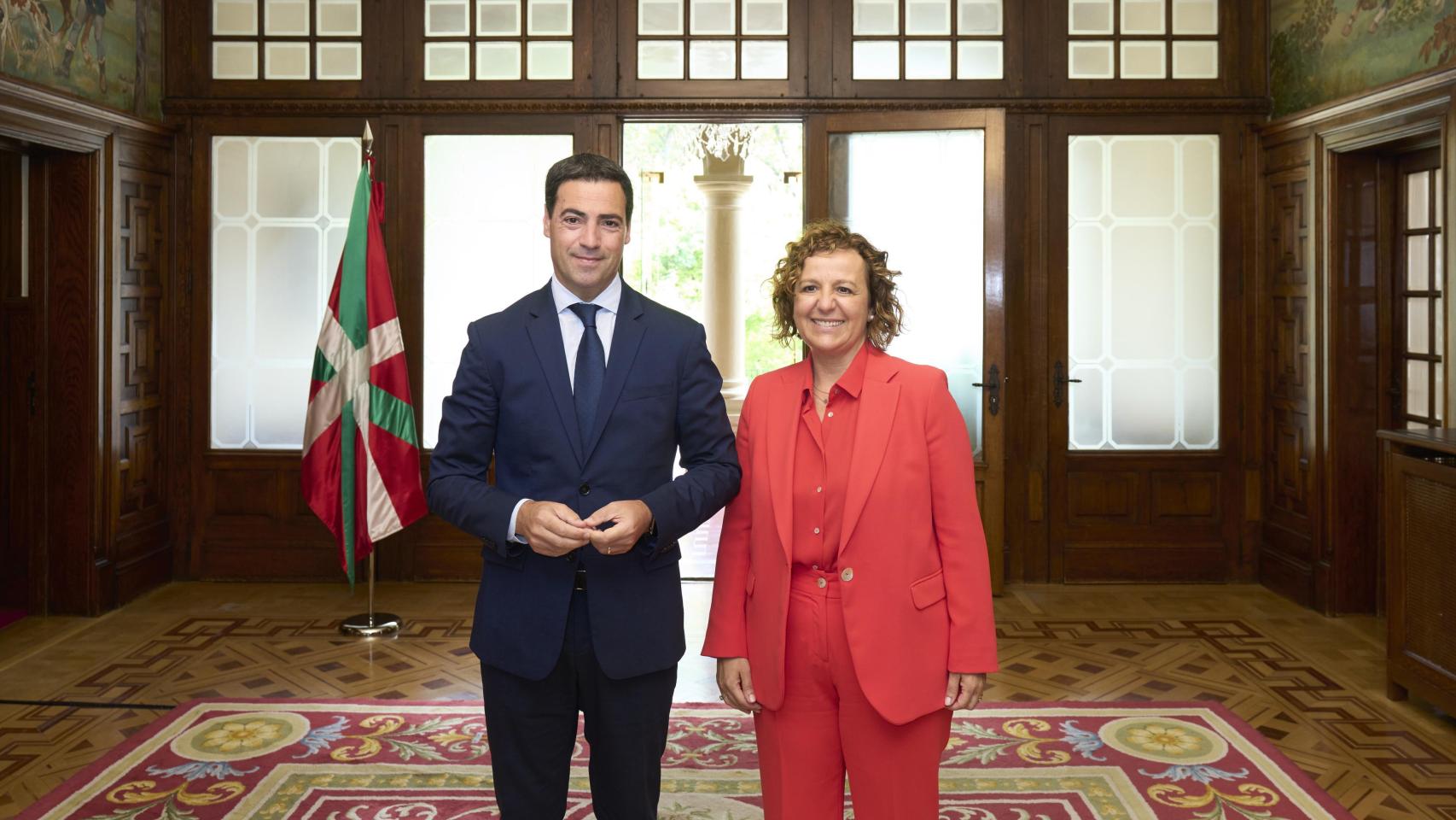 El lehendakari, Imanol Pradales, y la presidenta de Confebask, Tamara Yagüe / ADRIÁN RUIZ HIERRO - EFE