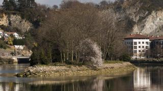 Esta es la curiosa isla que pertenece seis meses al año a Euskadi y otros seis a Francia