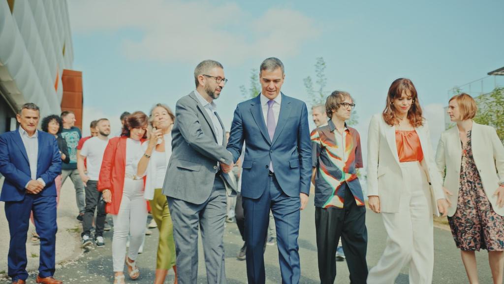 Pedro Sánchez, durante su visita a Veltium.