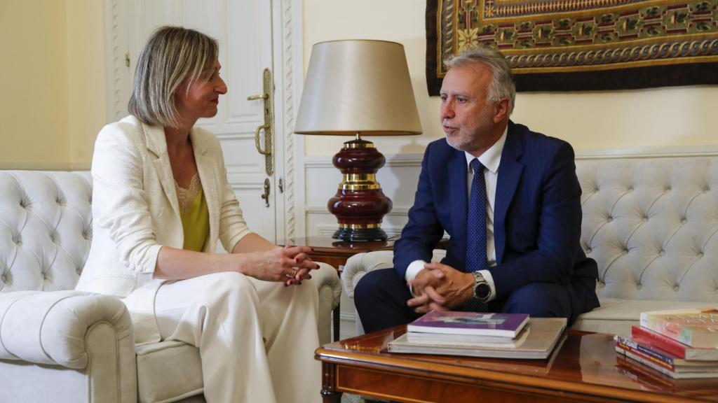 La consejera vasca de Autogobierno, María Ubarretxena, junto al ministro de Política Territorial, Ángel Víctor Torres / ANITA DE CHIRICO - EFE