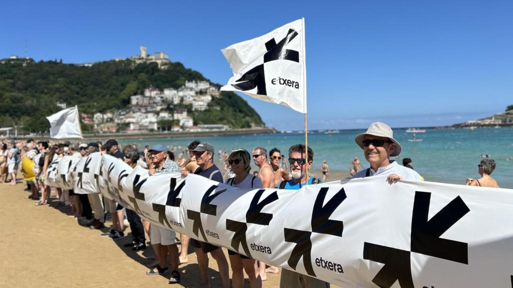 Campaña de apoyo a los presos de ETA en San Sebastián / JAVI COLMENERO - EFE