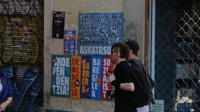Víctimas denuncian pintadas y carteles a favor de ETA y sus presos en fiestas de Vitoria