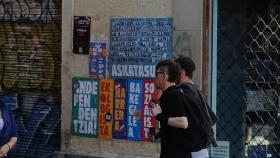 Víctimas denuncian pintadas y carteles a favor de ETA y sus presos en fiestas de Vitoria