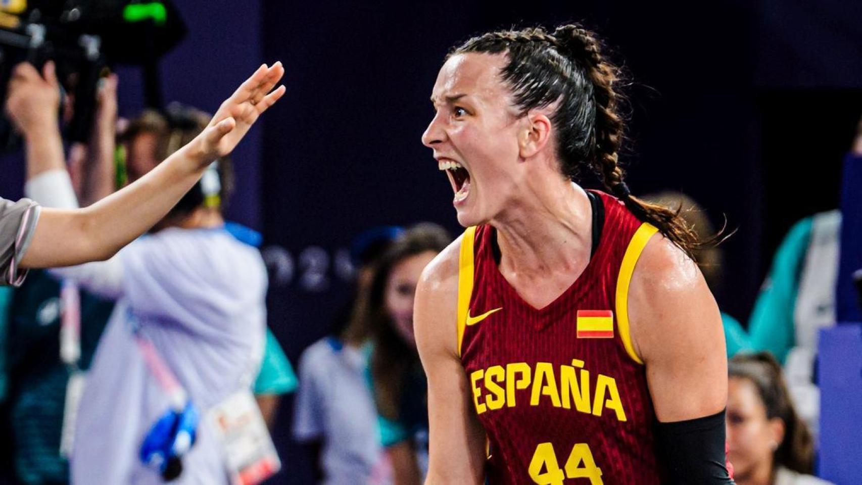 Gracia Alonso celebra con euforia un triunfo cosechado por España en estos Juegos Olímpicos.