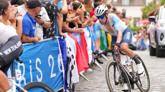 Eduardo Sepúlveda compite con una de las bicicletas de Orbea representando a Argentina en París.