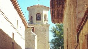 La iglesia de San Martín, en el concejo del pueblo con las pensiones más altas.