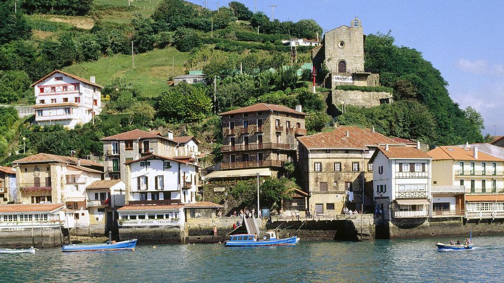 Casas del pueblo costero más bonito con unas vistas increíbles.