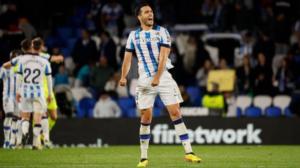 Mikel Merino, durante un encuentro como jugador de la Real en la temporada 2023/24.