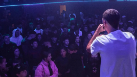 El rapero Iván (@mrfenohh) en una sala de la discoteca más grande de Euskadi.