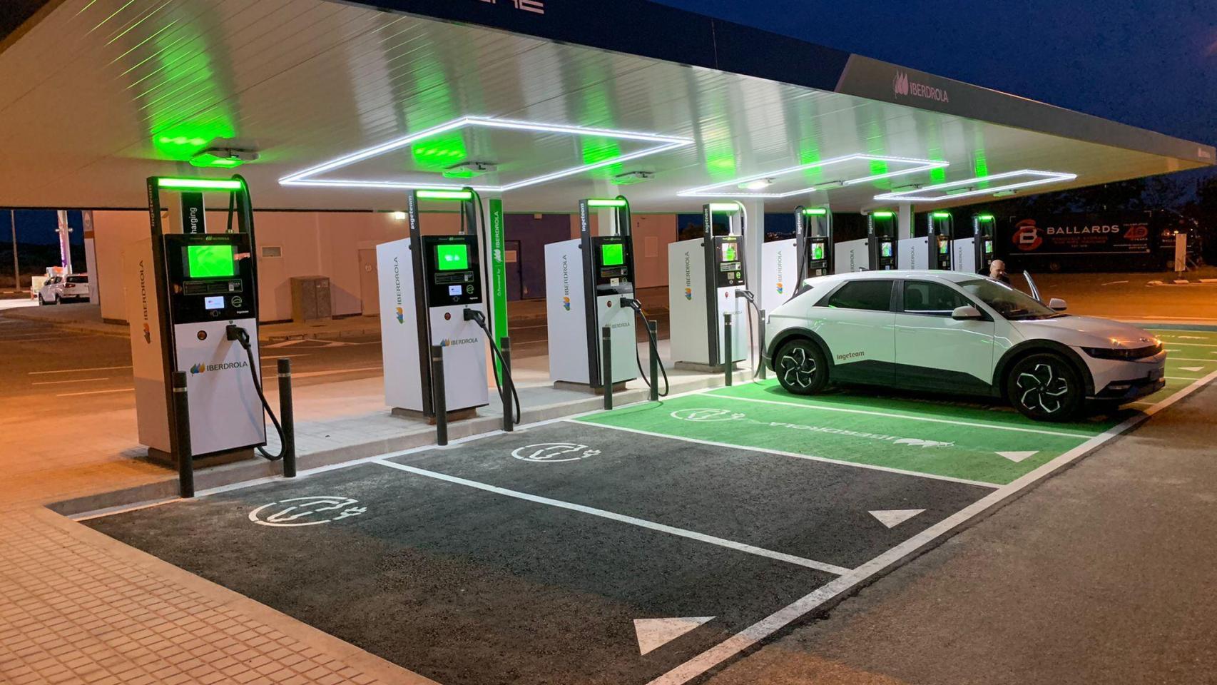 Electrolinera con cargadores eléctricos de Ingeteam para Iberdrola