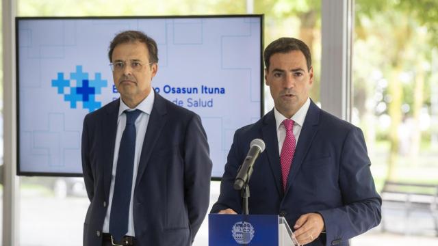 Imanol Pradales y Alberto Martínez, Consejero de Salud en la mesa del Pacto por la Salud / IREKIA