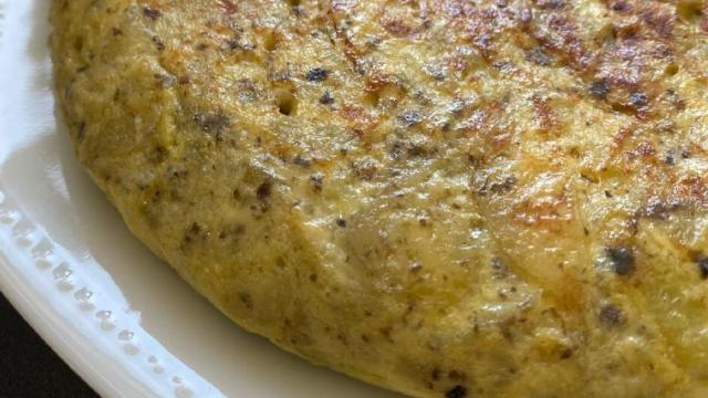 Tortilla de patatas cremosa.