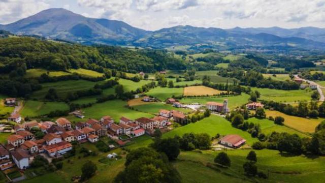 El pueblo de postal con más encanto cerca de Euskadi, la 'Suiza española'.