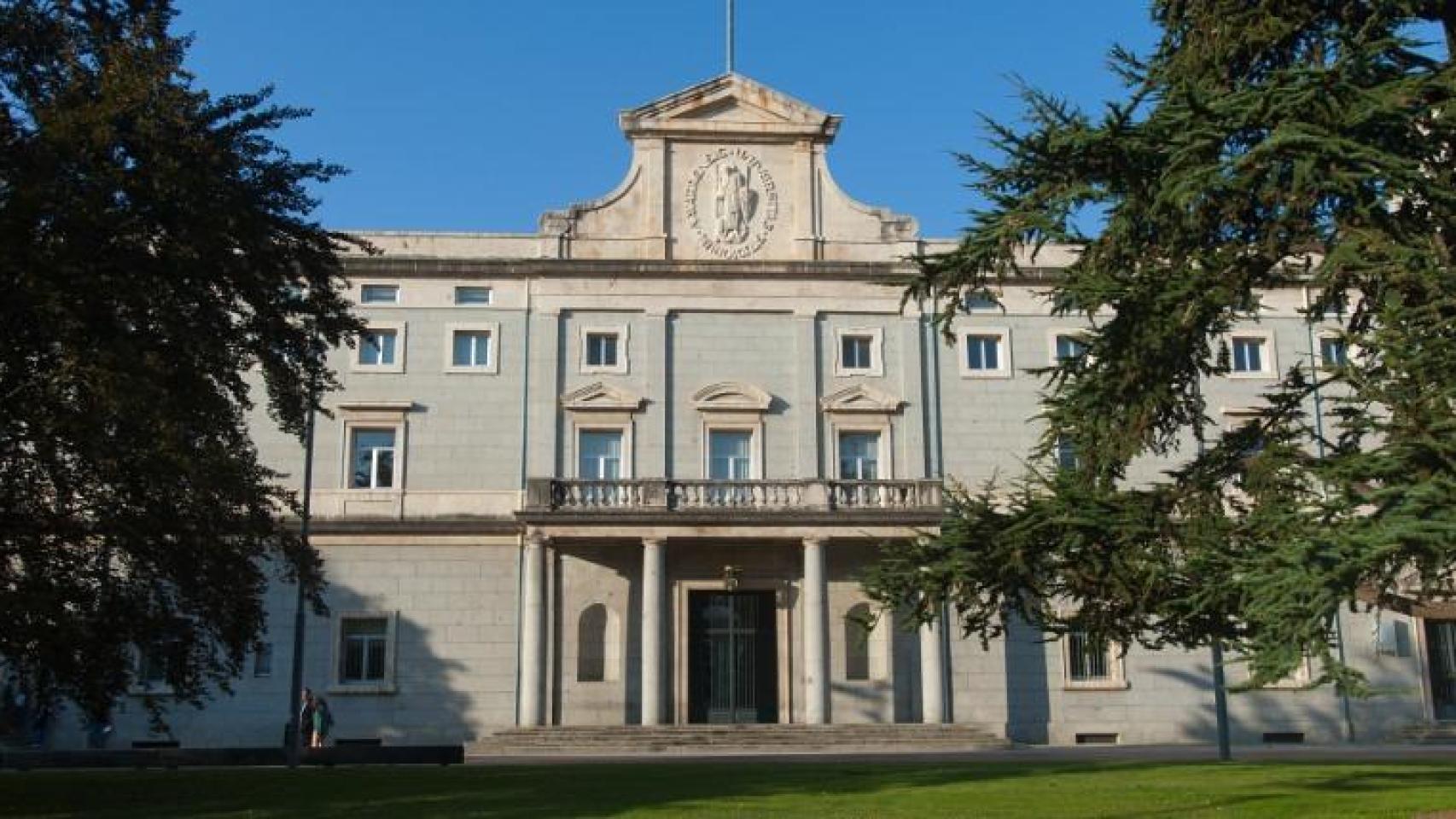 Edificio Central de la Universidad de Navarra, donde se perpetró el atentado