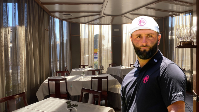 Montaje de Jon Rahm y la sal del restaurante / CV