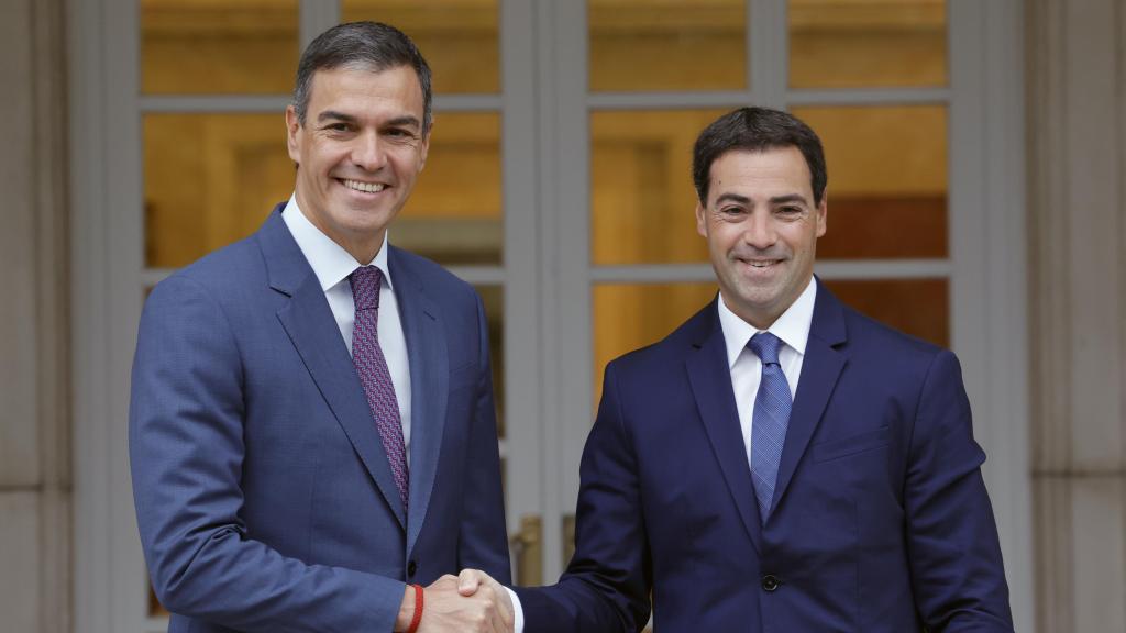 El jefe del Ejecutivo, Pedro Sánchez, recibe este viernes en la Moncloa al lehendakari, Imanol Pradales