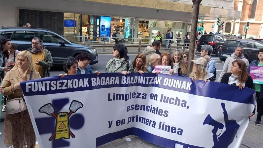 Concentración por la actualización del convenio de Empresas Concesionarias de Limpieza de Osakidetza