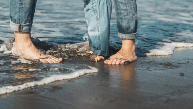 Fede y Miriam, especialistas en calzado respetuoso, afirman que el calzado 'barefoot' imita la experiencia de caminar descalzo