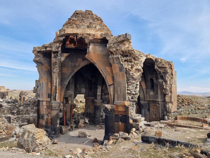 La iglesia de los Santos apóstoles, fue reconvertida en un caravasar, posada destinada a las caravanas, en el que se permitía la estancia gratuita durante los tres primeros días / A. VIRI