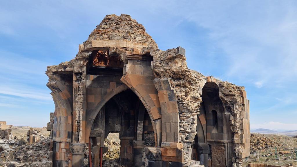 La iglesia de los Santos apóstoles, fue reconvertida en un caravasar, posada destinada a las caravanas, en el que se permitía la estancia gratuita durante los tres primeros días / A. VIRI