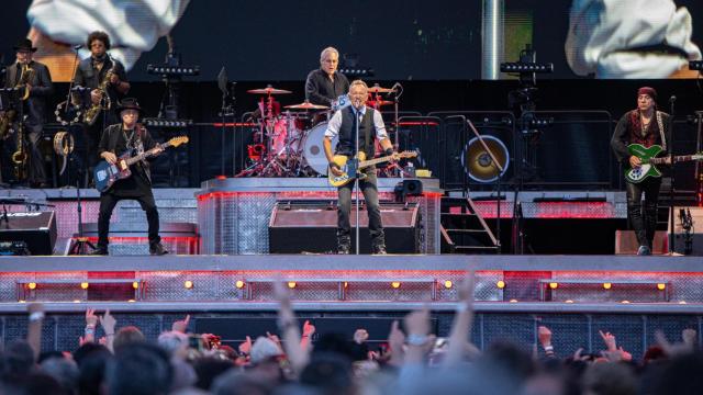 El cantante Bruce Springsteen durante su actuación en el Estadi Olímpic, a 20 de junio de 2024, en Barcelona