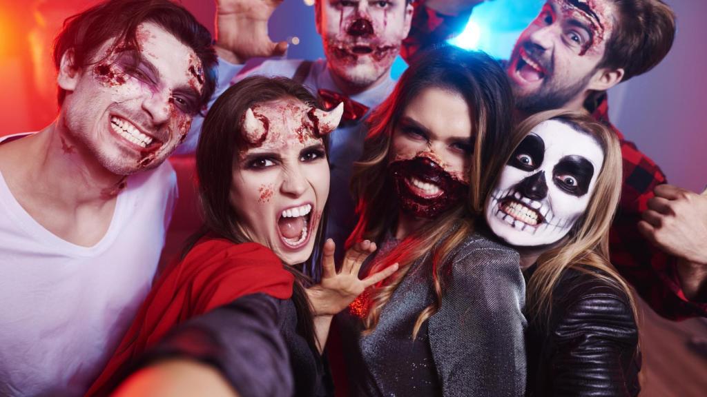 Una fiesta de disfraces de Halloween.