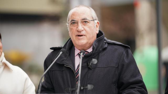 Imagen de archivo - Iñaki Arriola, durante la visita a la promoción de viviendas públicas, en Salburua, a 2 de febrero de 2024 / Europa Press