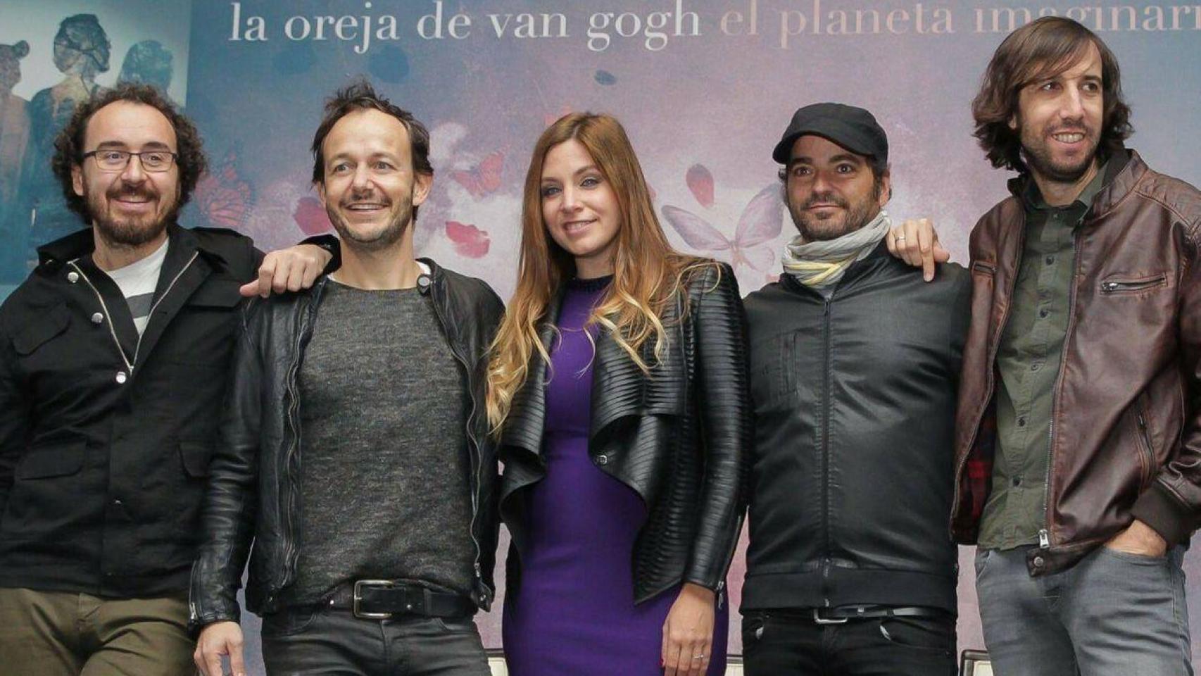 Leire Martínez junto a sus excompañeros de La Oreja de Van Gogh.