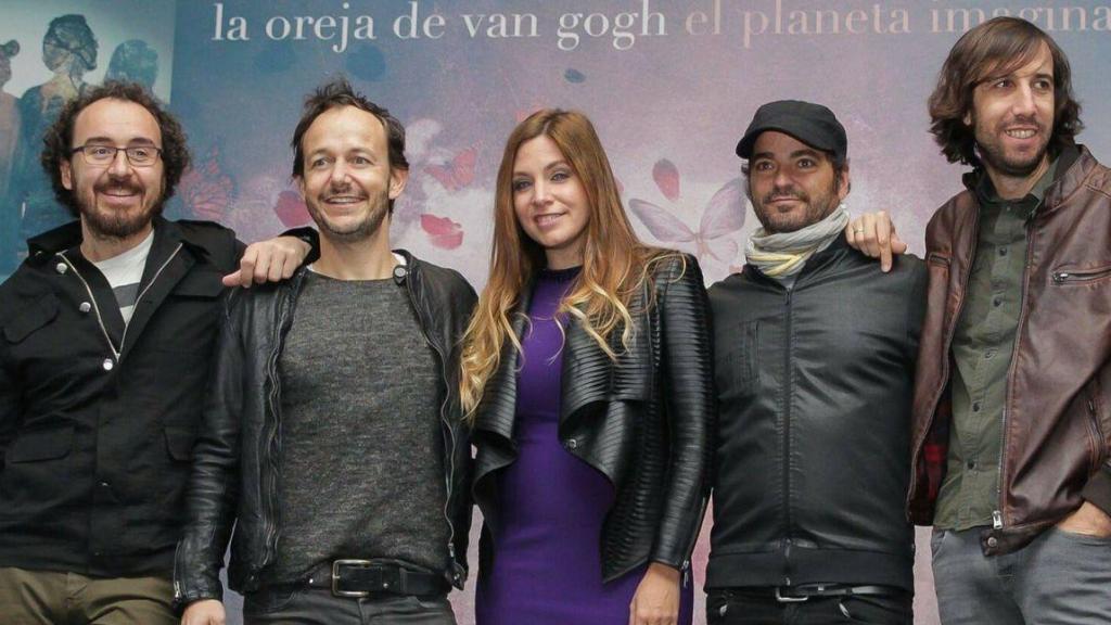 Leire Martínez junto a sus excompañeros de La Oreja de Van Gogh.