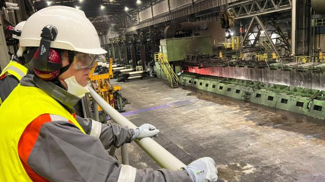 Interior de la planta de ArcelorMittal Sestao en una visita del embajador de Luxemburgo, Christian Bevier / X