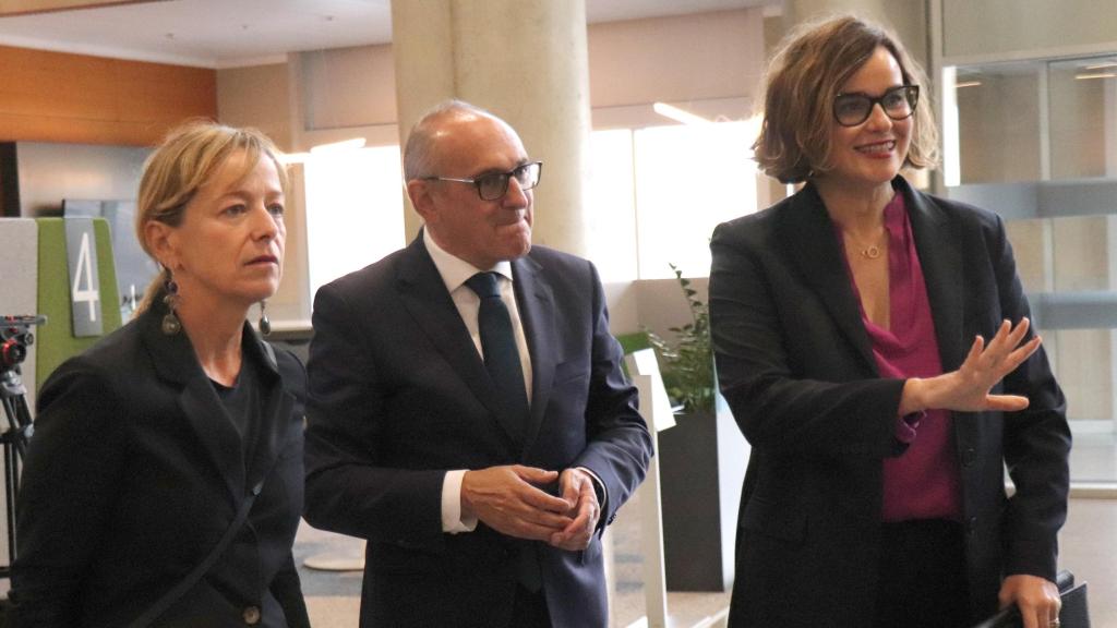 Los tres diputados generales, Eider Mendoza, Ramiro González y Elixabete Etxanobe