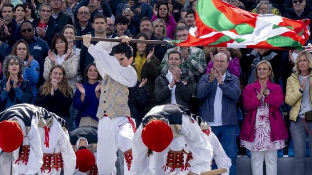 Miembros del PNV durante la celebración del Alderdi Eguna / IÑAKI BERASALUCE - EP