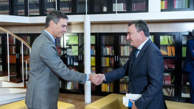 Pedro Sánchez y Aitor Esteban / ALBERTO ORTEGA - EP