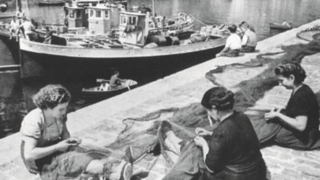 Mujeres Reparando redes / Gipuzkoa.eus (Fotografía cedida por el museo de Ondarroa)