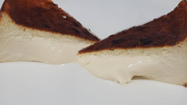 La tarta de queso vasca.