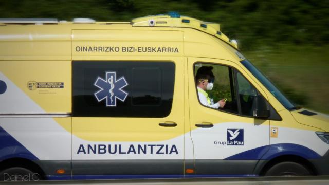 Ambulancia de Osakidetza de la catalana La Pau.