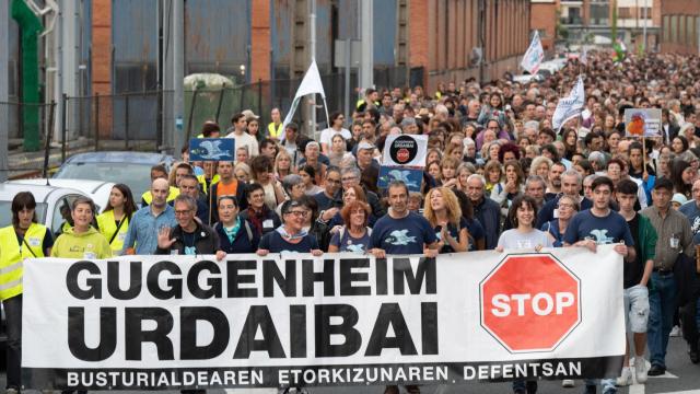 Manifestación en Gernika contra el Guggenheim de Urdaibai / DAVID DE HARO - EP