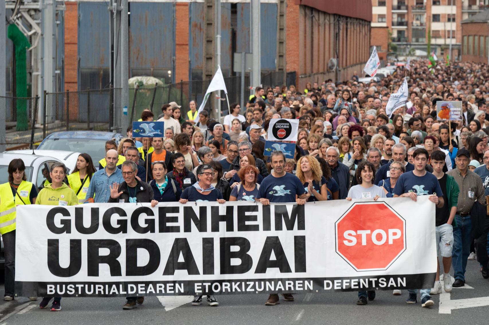 Manifestación en Gernika contra el Guggenheim de Urdaibai / DAVID DE HARO - EP