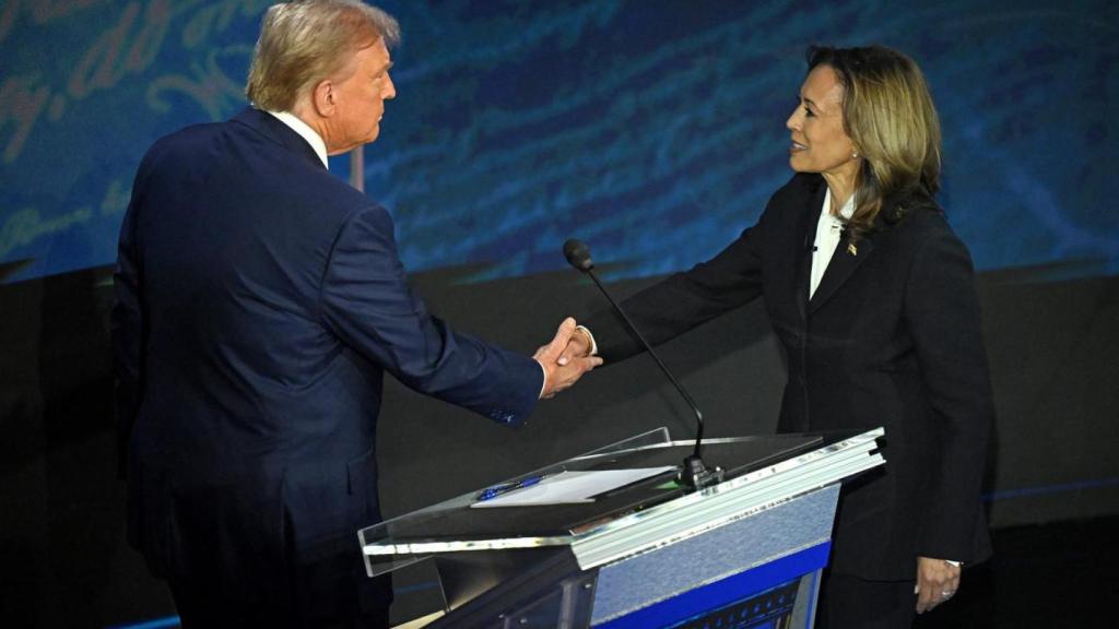 Donald Trump y Kamala Harris en el debate electoral.